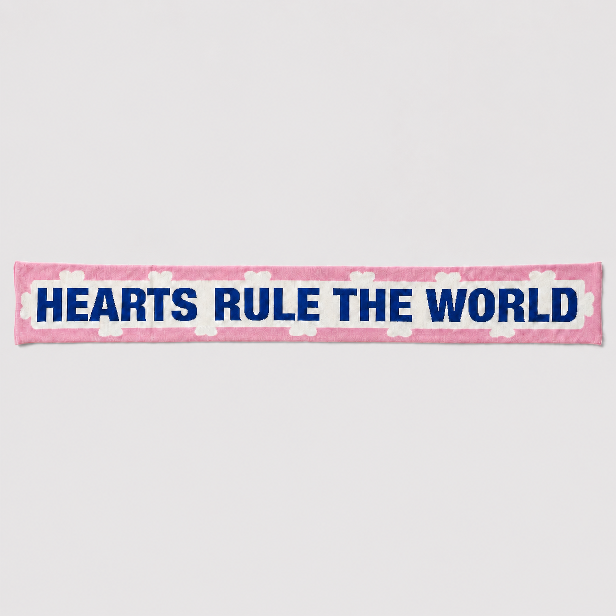 HEARTS RULE THE WORLD SCHAL